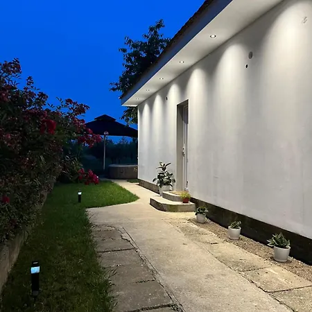 Дом отдыха Sony Apartman-private Parking Is Free - Jacuzzi Is Free *