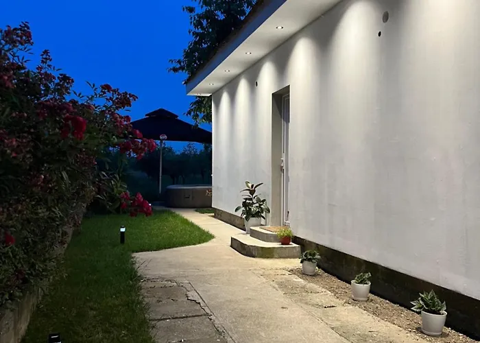 Дом отдыха Sony Apartman-private Parking Is Free - Jacuzzi Is Free *